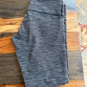 Cropped lululemon leggings, size 6